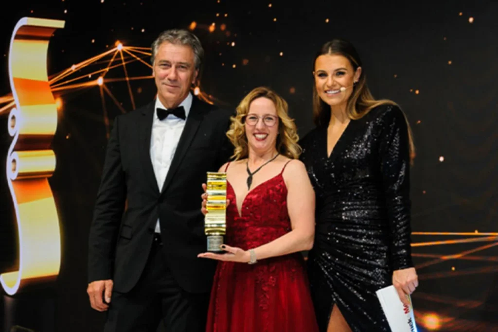 Diana Esser gewinnt als erste Frau überhaupt den Fujifilm Gold Award für die Druckereimanagerin des Jahres.
